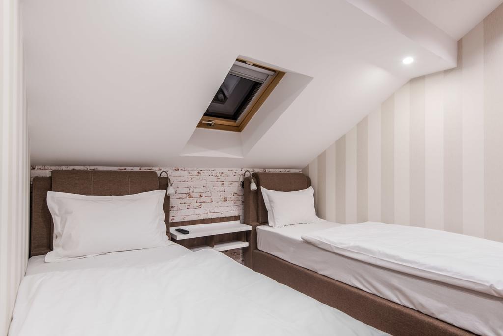 Hostel Centrum Sobe *